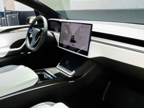 Used 2026 Tesla Model X Plaid AWD/4WD image 18