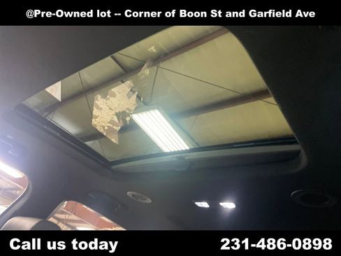 Used 2023 Chevrolet Traverse High Country AWD/4WD image 13