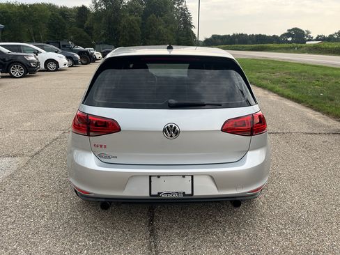 Used 2016 Volkswagen Golf 4-Door FWD image 5