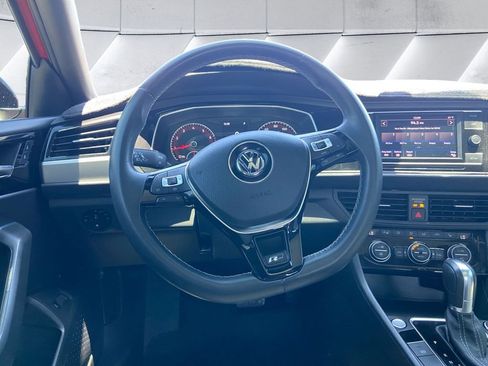Used 2019 Volkswagen Jetta R-Line FWD image 8