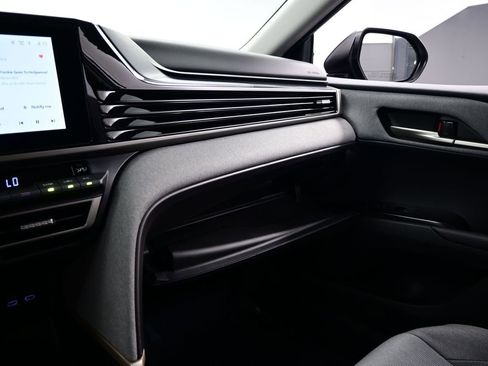 Used 2025 Toyota Camry LE w/ Convenience Package image 26