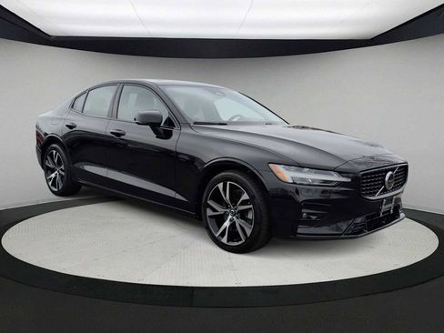 Used 2024 Volvo S60 B5 Core image 2