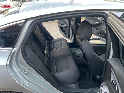 Used 2017 Chevrolet Malibu LT FWD image 16
