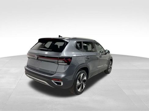 Used 2025 Volkswagen Taos SE image 7