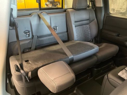 Used 2025 Nissan Frontier SV image 28