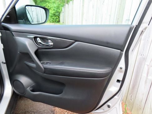 Used 2018 Nissan Rogue S FWD image 26