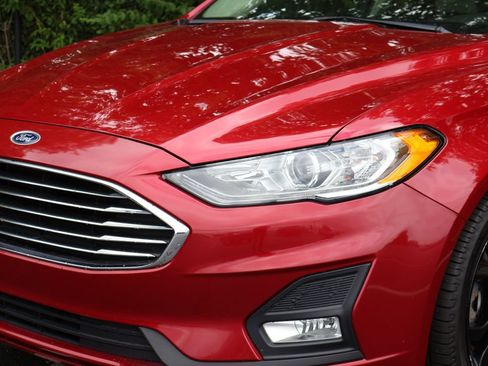 Used 2020 Ford Fusion SE w/ Equipment Group 151A FWD image 3