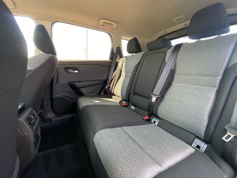 Used 2023 Nissan Rogue SV FWD image 11