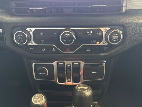Used 2024 Jeep Wrangler Unlimited Sport AWD/4WD image 21