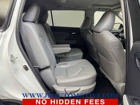 Used 2022 Toyota Highlander XLE image 21