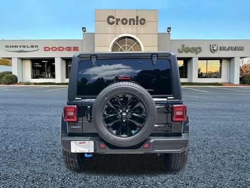 Used 2023 Jeep Wrangler Unlimited Sahara w/ Cold Weather Group AWD/4WD image 4