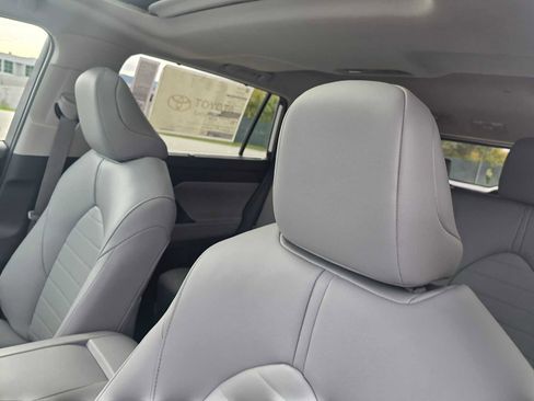 New 2026 Toyota Highlander XLE image 25