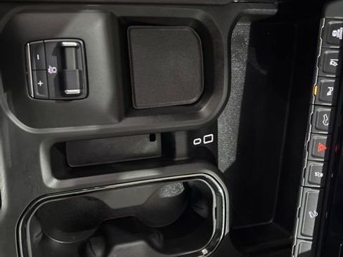 Used 2024 GMC Sierra 2500 AT4 w/ Technology Package image 11