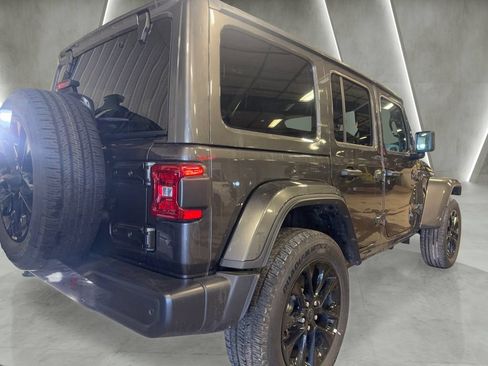 Used 2025 Jeep Wrangler Unlimited Sahara w/ Safety Group AWD/4WD image 6