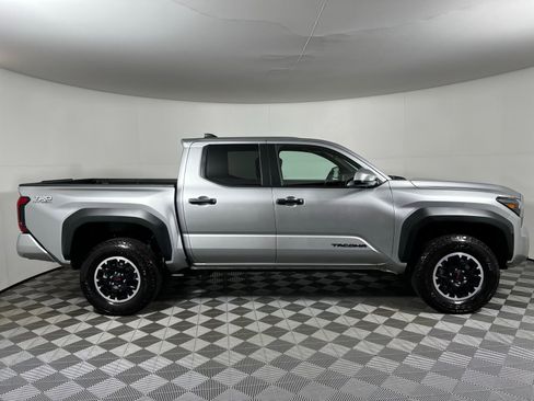 Certified 2025 Toyota Tacoma TRD Off-Road image 3