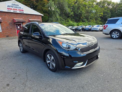 Used 2017 Kia Niro EX image 3