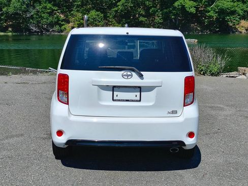 Used 2015 Scion xB FWD image 6