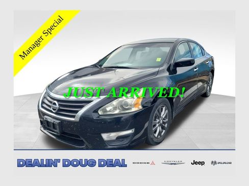 Used 2015 Nissan Altima 2.5 S w/ Sport Value Package image 1
