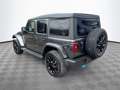 Used 2022 Jeep Wrangler Unlimited Sahara image 8