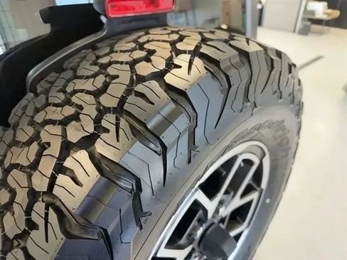 Used 2024 Jeep Wrangler Unlimited Rubicon AWD/4WD image 17
