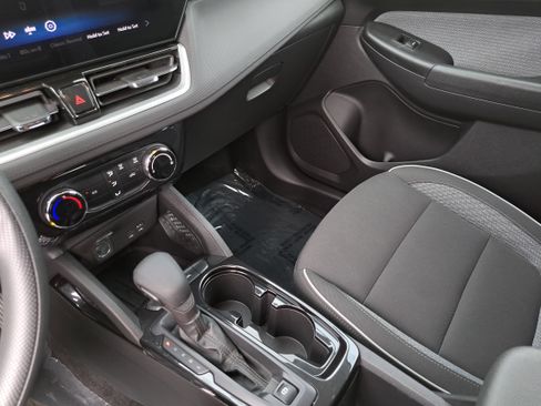 Used 2024 Chevrolet TrailBlazer LT w/ Driver Confidence Package FWD image 24