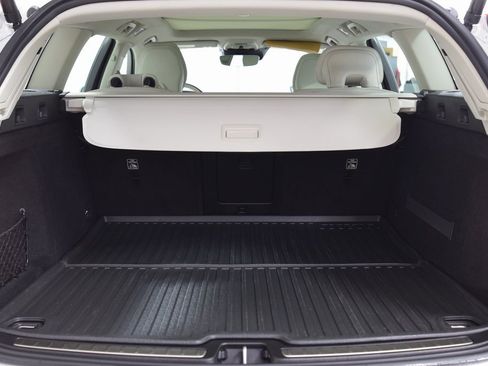 Used 2020 Volvo V60 T5 Momentum w/ Premium Package image 22