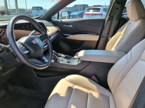Used 2025 Cadillac XT4 Premium Luxury FWD image 17