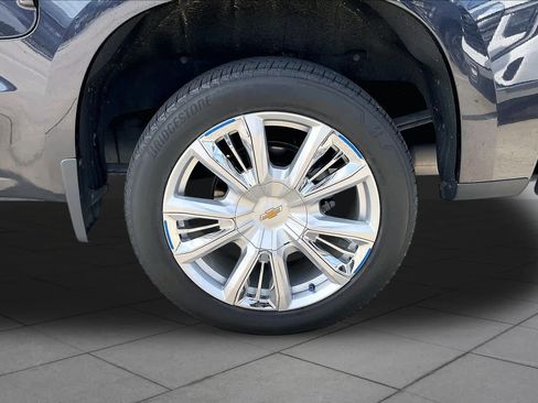 Certified 2022 Chevrolet Silverado 1500 High Country w/ High Country Premium Package AWD/4WD image 11