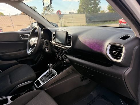 Used 2021 Hyundai Venue SE FWD image 19