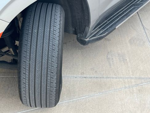 Used 2024 Chevrolet Suburban LT image 9