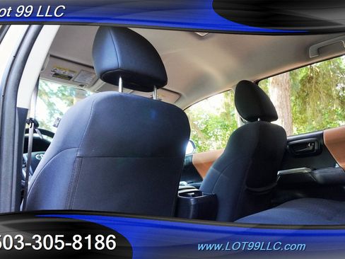 Used 2017 Toyota Tacoma SR5 w/ Tow Package AWD/4WD image 12