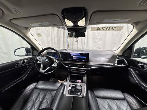 Used 2024 BMW X7 xDrive40i w/ Premium Package AWD/4WD image 9