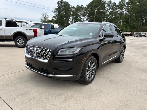 Used 2021 Lincoln Nautilus FWD image 2