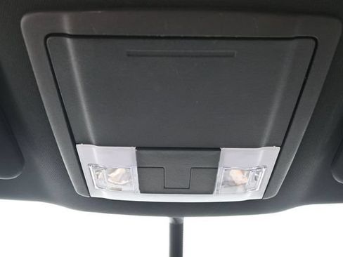 Used 2018 Ford Explorer XLT w/ Equipment Group 202A FWD image 27