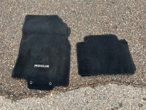 Used 2020 Nissan Rogue S image 35