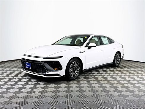 Certified 2025 Hyundai Sonata Limited image 2