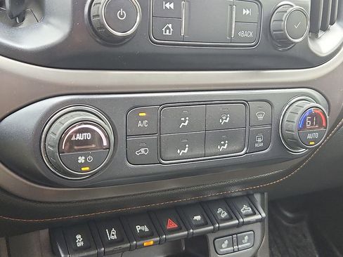 Used 2021 GMC Canyon AT4 w/ Driver Alert Package AWD/4WD image 15
