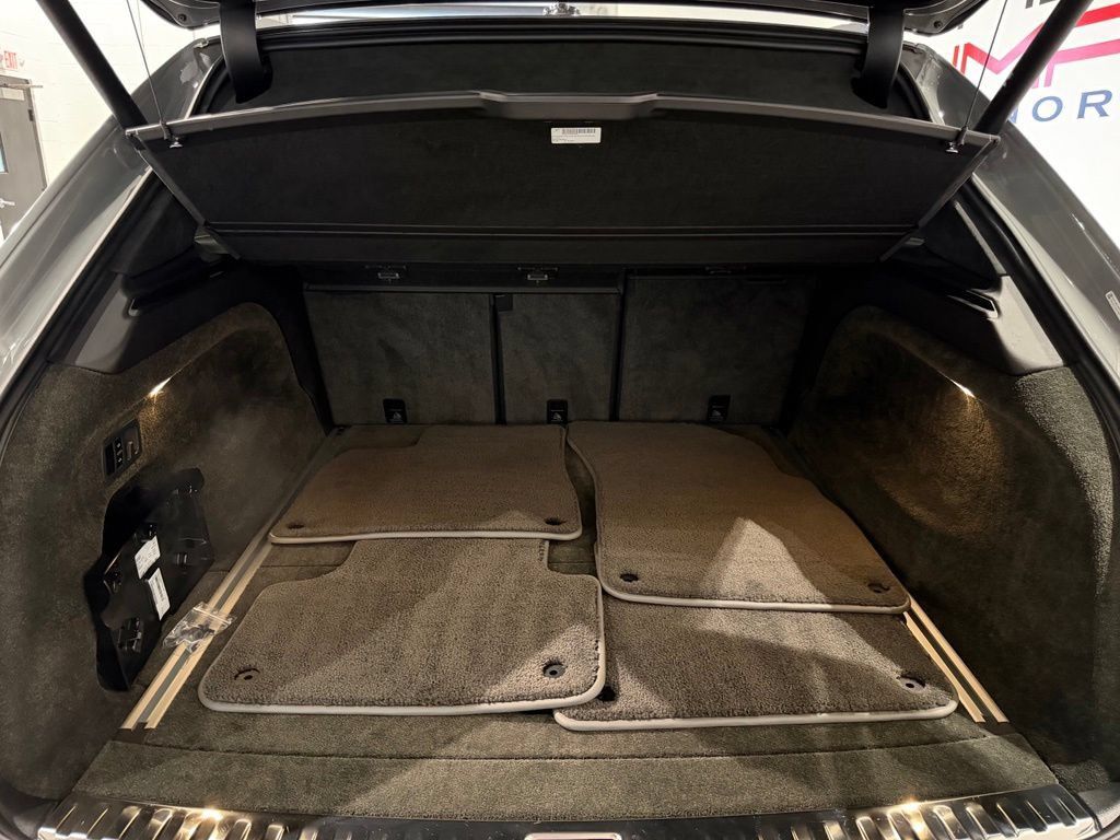 Used 2022 Bentley Bentayga AWD/4WD image 66