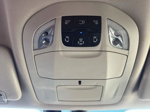Used 2021 Chrysler Pacifica Touring-L image 21