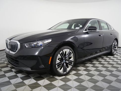 Certified 2024 BMW 530i image 7