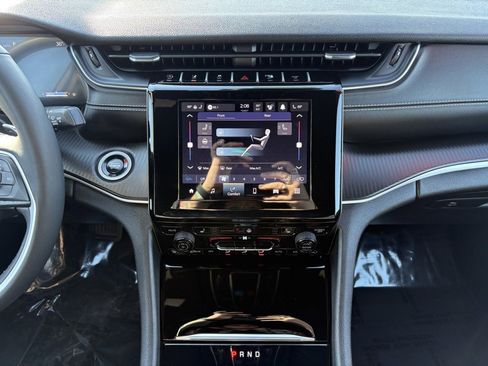 Certified 2024 Jeep Grand Cherokee L Laredo image 24