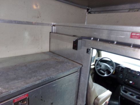 Used 2007 GMC Savana 3500 image 30