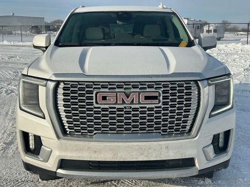 Used 2024 GMC Yukon Denali w/ Advanced Technology Package image 2