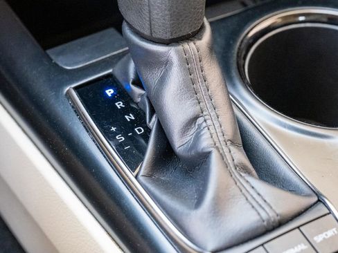 Used 2019 Toyota Camry LE image 20