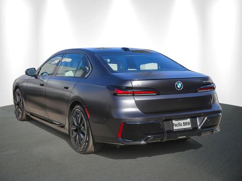 Used 2025 BMW i7 xDrive60 w/ Premium Package AWD/4WD image 4