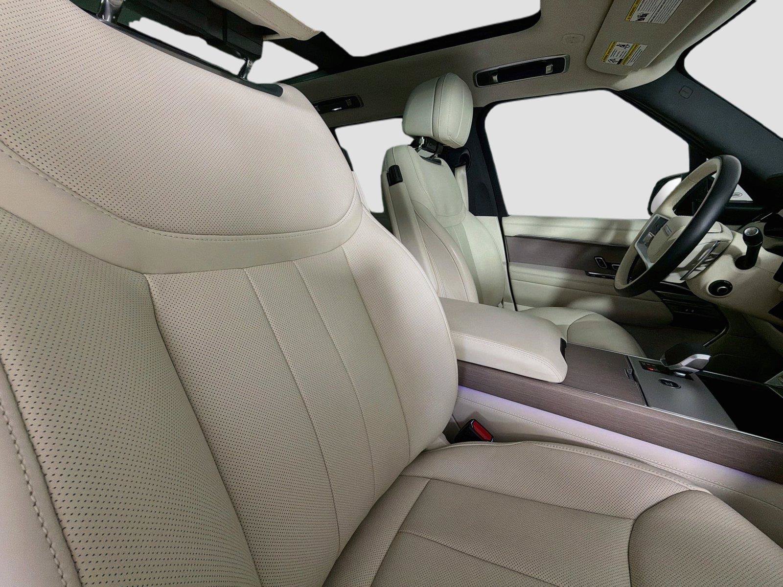 Certified 2025 Land Rover Range Rover SE AWD/4WD image 29