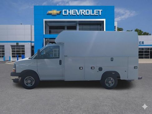 Used 2025 Chevrolet Express 3500 w/ Power Convenience Package RWD image 2