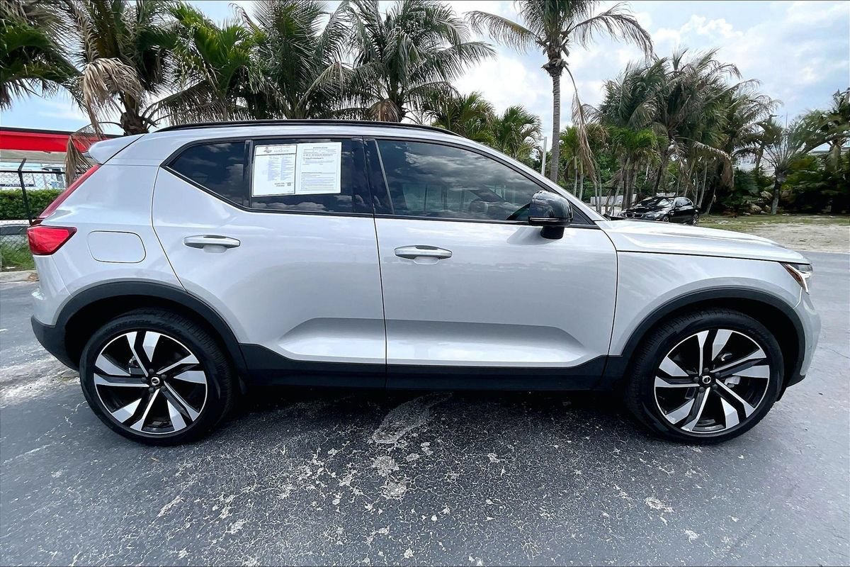 Used 2023 Volvo XC40 B4 Ultimate w/ Protection Package Premier FWD image 31