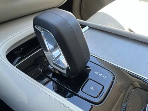 Used 2023 Volvo XC90 B5 Core AWD/4WD image 16