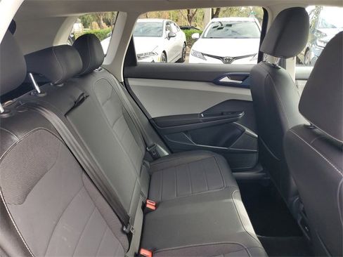 Used 2024 Volkswagen Taos SE image 31